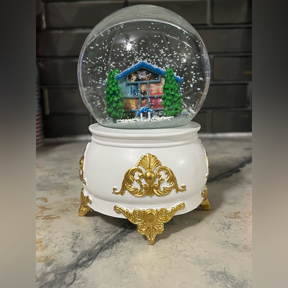 Lover Snow Globe